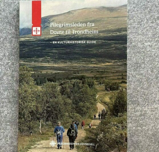 Bokcover med tittelen Pilegrimsleden fra Dovre til Trondheim.