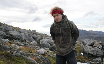 Artisten Moddi i fjellandskap.