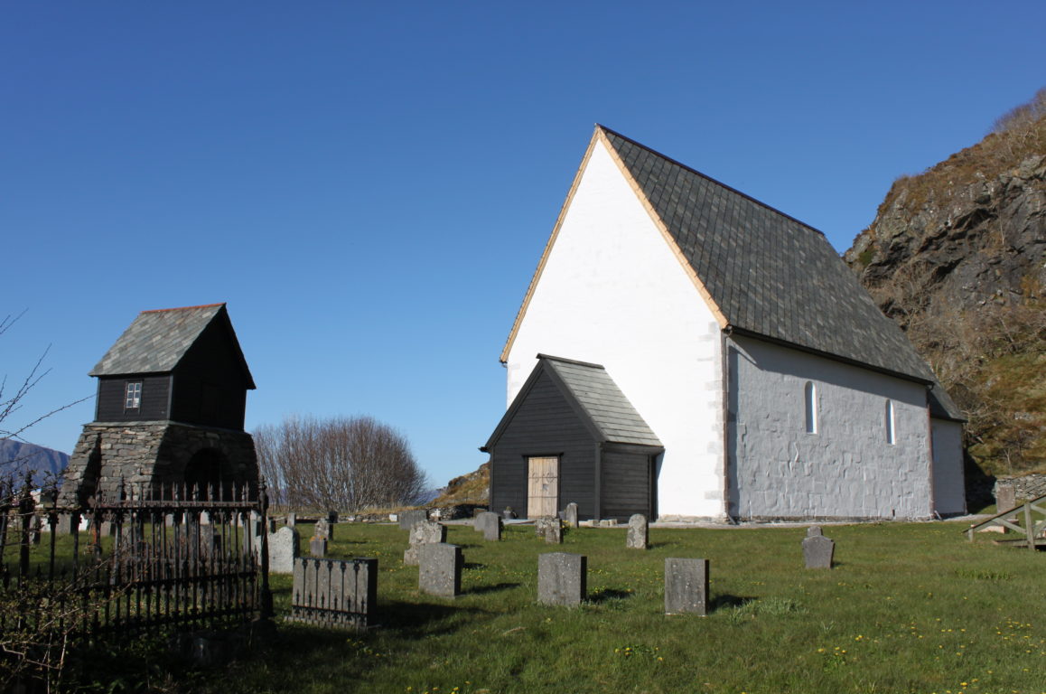 Kinn church from the west with entrance. Photo