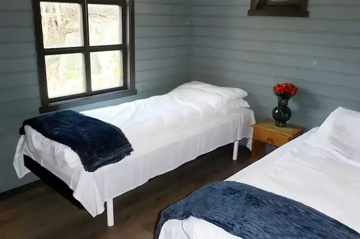 2 enkeltsenger på soverom. Foto